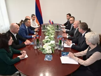 ՌԴ դեսպանն ու Սյունիքի մարզպետը քննարկում են...