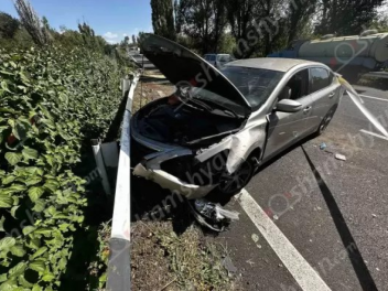 Կոտայքում «Nissan»-ը բախվել է բաժանարար գոտու...