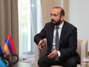 Ինչ են նվիրել Արարատ Միրզոյանին․ «Հրապարակ»
