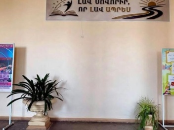 Իջևանի դպրոցներում Փաշինյանի լոզունգներն են փակցված․ «Հրապարակ»