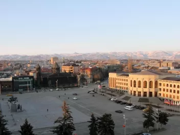 «Իրավունք». Ո՞ւմ են «կռիշավատ» անում ՔՊ–ականները Գյումրիում