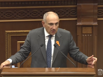 ՀՀ-ն «Մատենադարանի» տնօրենի միջոցով արձագանքե...