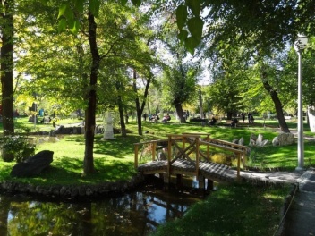 Ծեծկռտուք Սիրահարների այգում