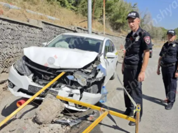 Առինջի կամարի մոտ բախվել են «BMW» և «Nissan»...