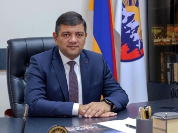 Թիրախում Գեւորգ Փարսյանն է․ «Հրապարակ»