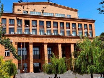 «Ապօրինություն է տեղի ունենում մայր բուհում»....