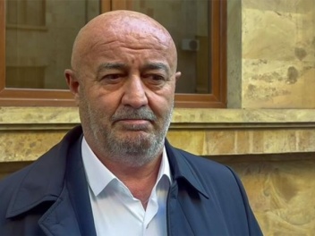 Հովիկ Աղազարյանի գործի գլխավոր վկան փախուստի մեջ է. դատարանում նրա անունն են տալիս, բայց ինքը չկա․ «Ժողովուրդ»