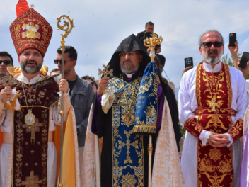 Աղթամարի Սուրբ Խաչում հայ-թուրքական հարաբերու...