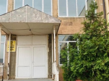 Երասխի դպրոցում հայրը ներխուժել է դասասենյակ ու սկսել ծեծել աղջկան․ «Հրապարակ»