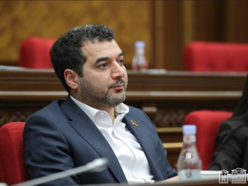 Փաշինյանի դերասան աներձագը հիմա էլ ուժերը կփո...