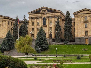 Ընդդիմության բոյկոտի պայմաններում հաստատվել է...