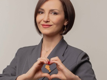 ՔՊ-ական Լուսինե Բադալյանին թույլ չեն տվել մու...