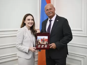 Լիլիթ Մակունցը Ֆրեզնոյի քաղաքապետի հետ քննարկ...