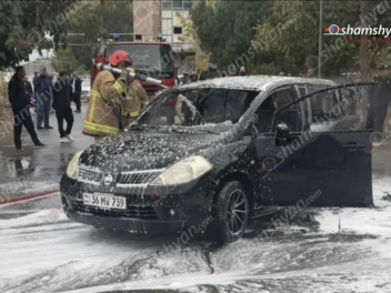 «Արտաշատ» բժշկական կենտրոնի հարևանությամբ մեքենա է հրդեհվել