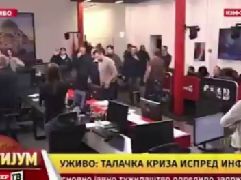 Սերբիայում ամբոխը ներխուժել է «Informer TV» հ...
