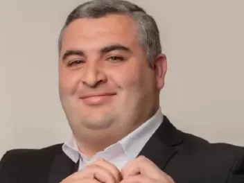 Չորս տող կենսագրությամբ պատմաբանը՝ խորհրդարանի կռվի գլխավոր դեմքերից․ ո՞վ է Նարեկ Բաբայանը․ «Ժողովուրդ»