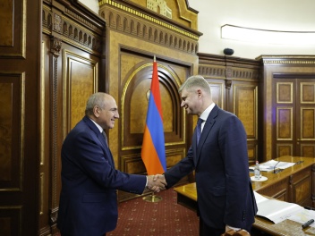 Գյումրի–Ախուրիկ և Երասխ–Նախիջևան երկաթուղային հատվածների վերակառուցումը քննարկվել է Փաշինյանի և Բելոզյորովի հանդիպմանը
