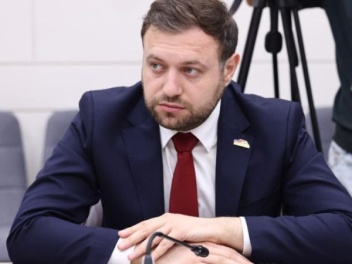 Ճնշում են բոլոր կողմերից․ «Հրապարակ»