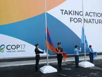 Երևանում COP17-ի ընդառաջ բարձրացվել է ՄԱԿ-ի դ...