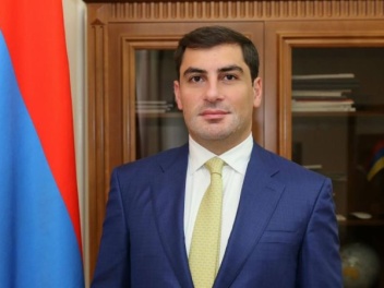 Մարզպետները տաքուկ տեղ են փնտրում. «Հրապարակ»