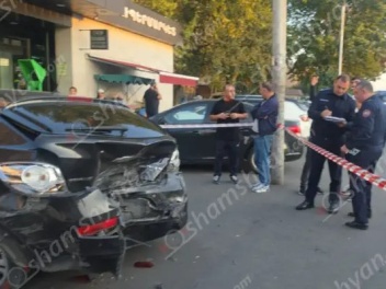 Toyota Prius-ը բախվել է 9 մեքենայի և վրաերթի...