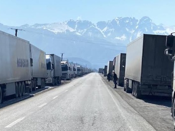 Ավելի քան 260 բեռնատար սպասում է «Վերին Լարս»...