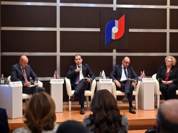 ՊԵԿ-ում քննարկվել են հարկային ու մաքսային համ...
