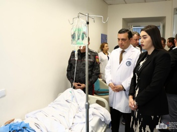 Արփինե Սարգսյանն այցելել է Կոտայքում վիրավորվ...