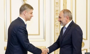 Փաշինյանն ու Բելոզյորովը պայմանավորվել են երկաթուղու հարցով համատեղ աշխատանքային խումբ ստեղծել