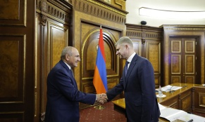 Գյումրի–Ախուրիկ և Երասխ–Նախիջևան երկաթուղային հատվածների վերակառուցումը քննարկվել է Փաշինյանի և Բելոզյորովի հանդիպմանը