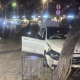 Երևանում «Mercedes»-ը կոտրել է գովազդային ցուցանակը, բախվել ծառին
