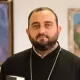 Փաշինյանի ասուլիսը կեղծիքով, զավեշտով, մանիպուլյացիայով ու գռեհկաբանությամբ լեցուն խոսույթ է. քահանա Բարսեղյան