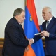 Վահագն Խաչատուրյանը Կիպրոսի Ներկայացուցիչների պալատում հայ համայնքի պետական ներկայացուցիչ Վարդգես Մահտեսյանին է հանձնել Երախտագիտության մեդալը